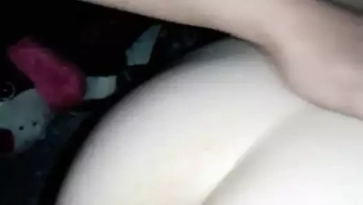 Cogiendo mi huerta nalgona kraliçemi sikiyor