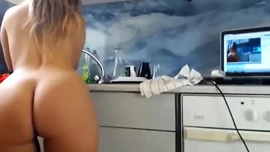 Kız sexydea canlı web kamerasında amını teşhir ediyor