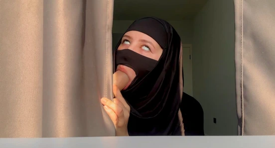 Sürtük Müslüman öğretmeni gırtlağına kadar alıyor