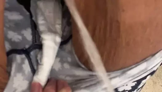 alışveriş merkezinde işemek