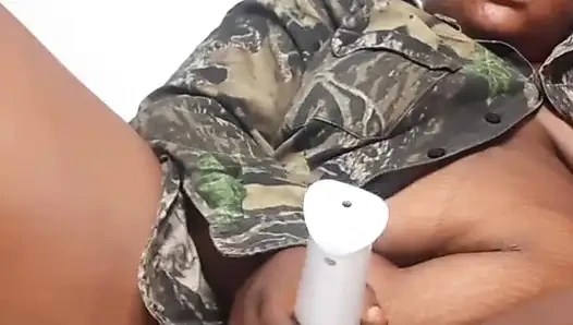 Tatlı zenci iri güzel mara egzotik tek başına fışkırtarak mastürbasyon yapıyor
