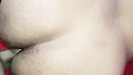 Hintli desi ev hanımı kocasını sert sikiyor ve durity anlatıyor.