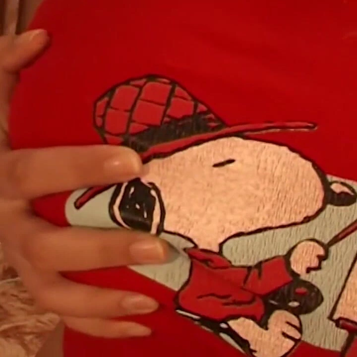 Domuz kuyruklu genç kız canavar göğüslerini zıplatıyor