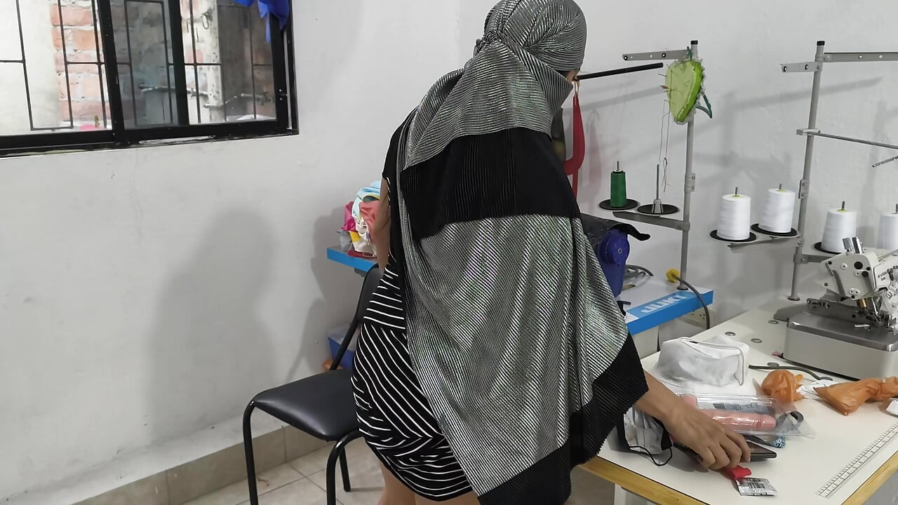 Büyük vajinam iş yerinde lezzetli bir mastürbasyon yapıyor
