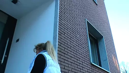 Kölnlü azgın çift ilk kez erkek delisi ile sikişiyor - ateşli Alman üçlü seks