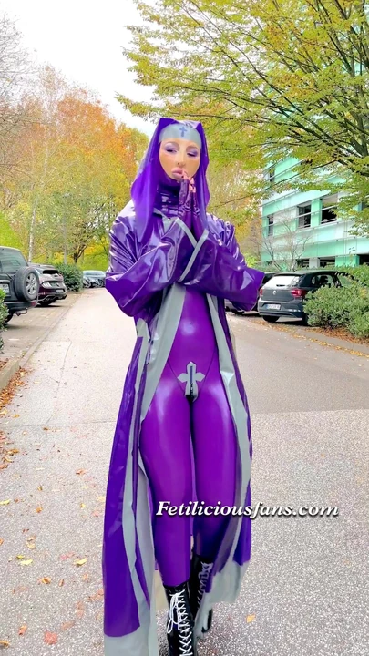 Присоединишься к моему монастырю? 😏