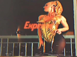 Natalia rivera plajda sıcak