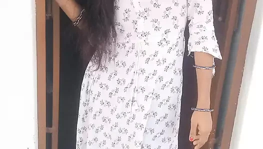 Hintli yenge ve dewar yatak odasında birbirlerini sikiyor.