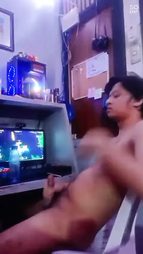 Fleshlab twinks pinoy adam oynarken mastürbasyon yapıyor