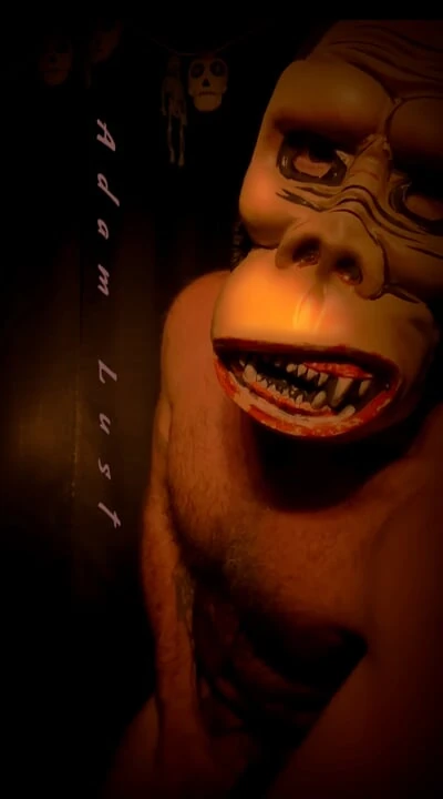 TONGKA GÜÇLÜ PENISINI ÇEKIYOR