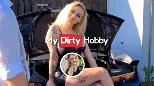Valery zehiri vücudunda sıcak damlayan cum hissetmek istiyor ve üç hayranın suyunu emiyor - mydirtyhobby