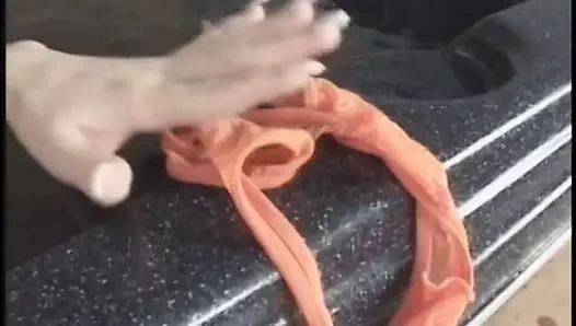 genç piliç alır dövülerek içinde banyo