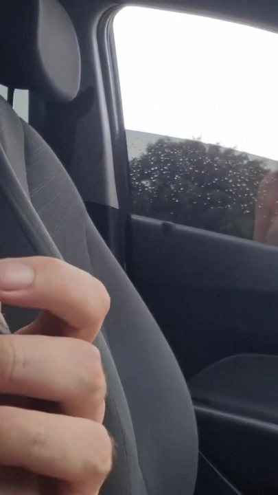 Знаковый момент из "Шаловливая рыжая следил за моим членом, мастурбирует рискованно"