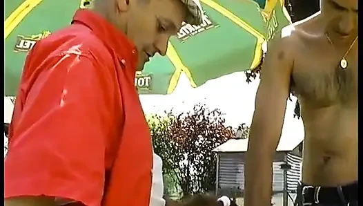 Piknikte erkek delisi grup seks yapıyor!