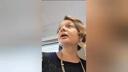 Yarak seven olgun 47 yaşındaki seksi iyi monte edilmiş kadın