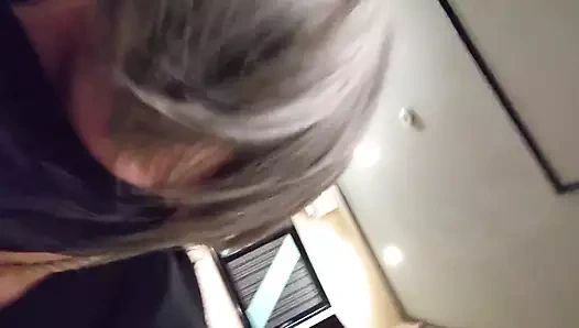 Bağlı olmayı ve sikilmeyi seviyorum