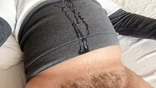 Das ist ein wirklich hässlicher schwanz ... Lass mich es bitte lutschen! Ich will das pulsieren fühlen!