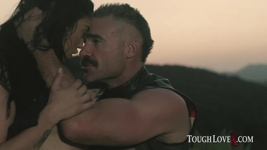 Vanessa gökyüzü ile Toughlovex delici gün batımı