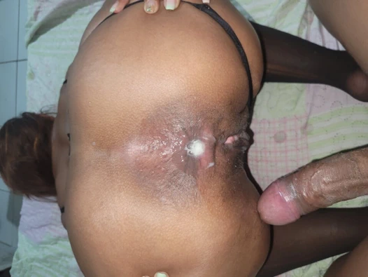 EVLI KADıN MUTFAKTA ÇOK DÖL ALMAK IÇIN GÖTÜNÜ SOKUYOR