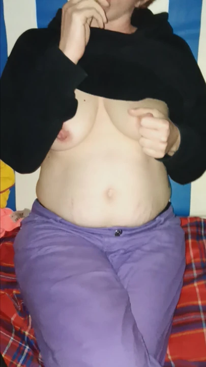 Секс на пляже, горячая милфа показывает мне свои сиськи