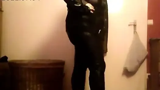 Tammara evde yalnız