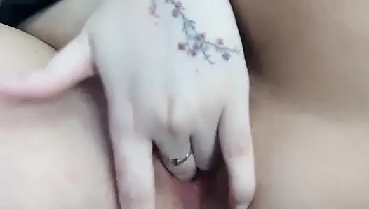 Minik etek azdırıyor acımasız amcık yakın dövüş