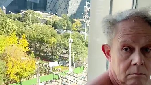 Spor salonunda sınırsız çıplak