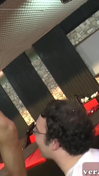 Незабываемый момент из "18-летний старик кончает внутрь на гэнгбэнг-оргии с кримпаем"