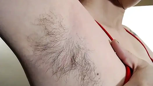 Uzun koyu kıllı koltuk altı yakın çekim