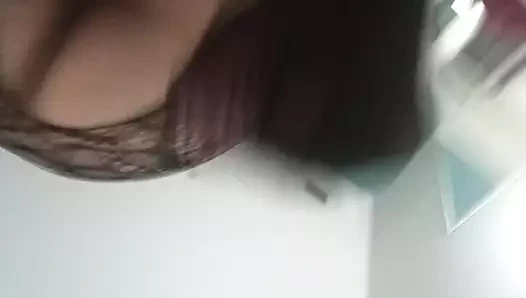 Babasının küçük yarak emicisi yine iş başında