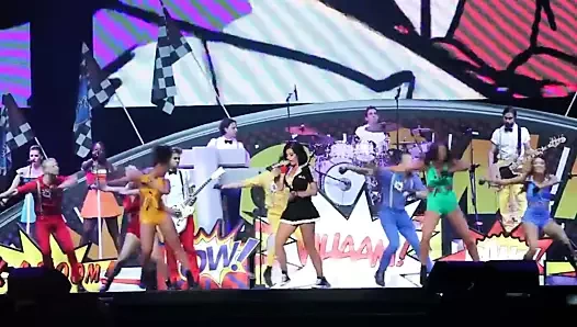 Katy Perry, Singapur 2012'de Canlı Yayında