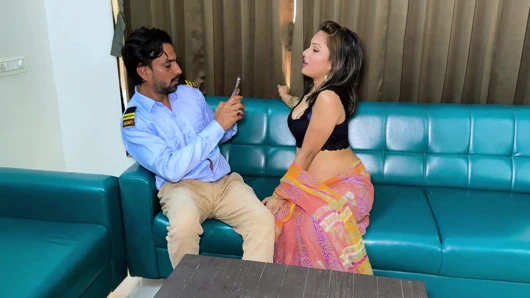 Fotoğraf çekmek için güvenlik görevlisini çağırmıştı ama onunla seks yapmaya başladı.