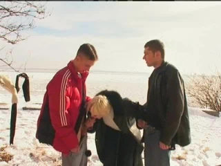 Irina karda iki adamla