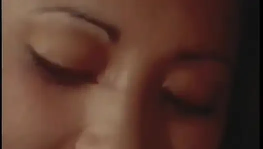 Muhteşem fahişeler grup sekste onu çıkarıyor ve rastgele yarak emiyor