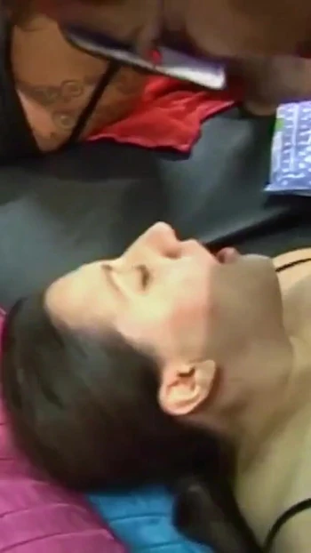 Захватывающий момент из "Толстушку трахают, принимая камшот на лицо"