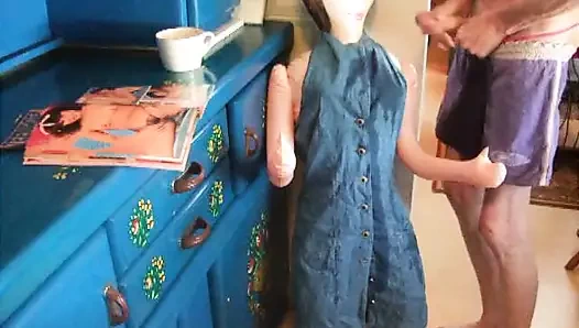 Abspritzen vor Zuschauern (Puppen-Sperma-Mix 1)