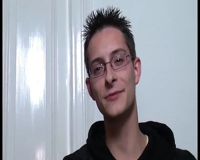 Karımı daha genç ve sıkı bir amcık için değiştirdim