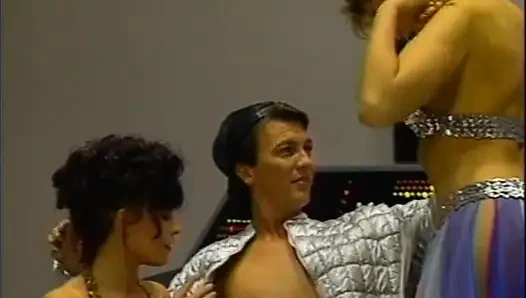 Üçlü amcık yalama büyük penis emiyor, amcık sikişi