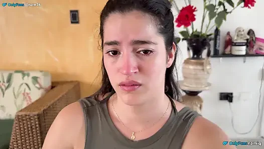 Gerçek üvey kız kardeşimle yatıyorum, ona küçük bir hediye veriyorum.