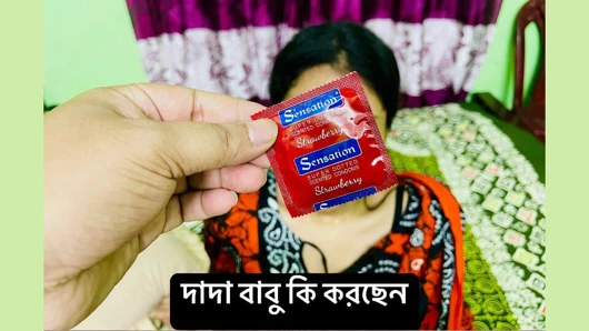 Yeni seksi eşyalarımla sikişiyorum ve o çok ateşli, tam anın tadını çıkarıyorum