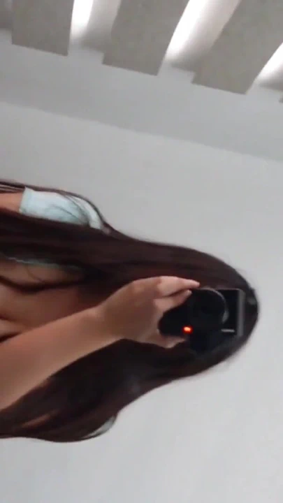 "Kız öğrenci 18+ benimle aynı yatağı paylaşıyor, mükemmel memeli en iyi göt sikişi inlemeyi bırakmıyor."