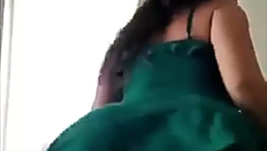 yeşil elbisemi beğendin mi