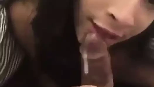 Kız arkadaşım büyük zenci yarağımı emiyor