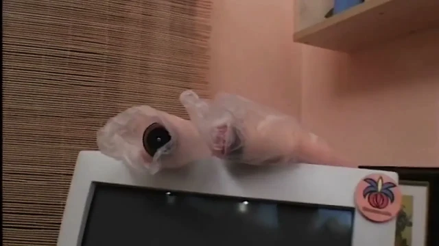 Doyumsuz sarışın orta yaşlı seksi kadın her oyuncağını derinden boşaltıyor