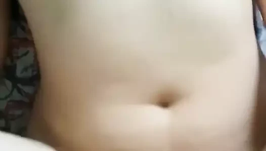 se viene en su ombligo