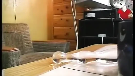 Büyük memeli esmer oral seks yapmadan önce amını parmaklıyor