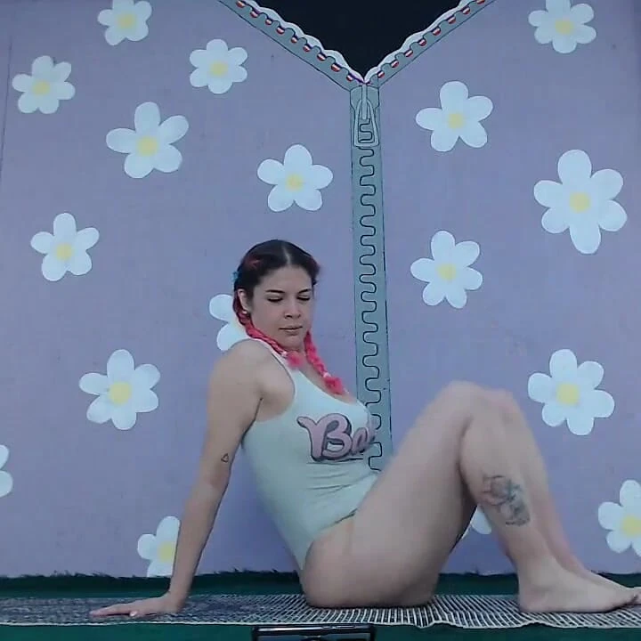 Yoga egzersizi acemi canlı yayın teşhiri
