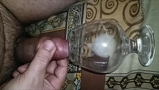 Muhteşem yavaş boşalma derlemesi 4. Bardağın içine boşal.