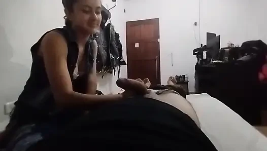 Komşum beni emiyor ve tüm yarağımı yutuyorsa seviyorum