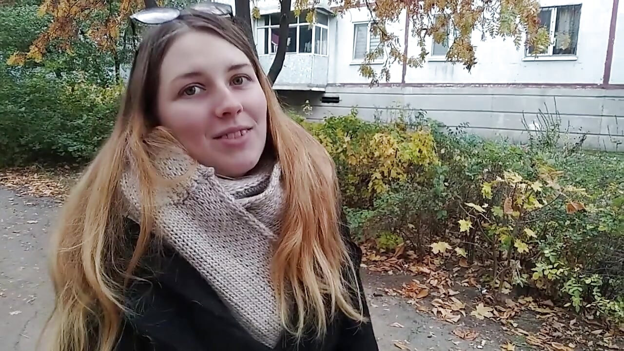 Üniversiteli bir kızı girişte siktim